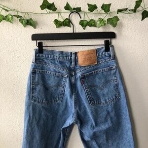 Vintage Levis 560 High-Waisted Straight Denim Jean